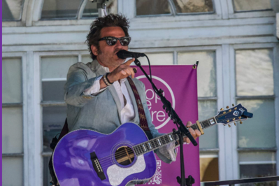 Artiste en concert pour Hop We Care
