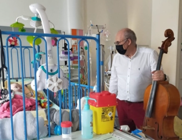 Musicien au chevet d’un patient